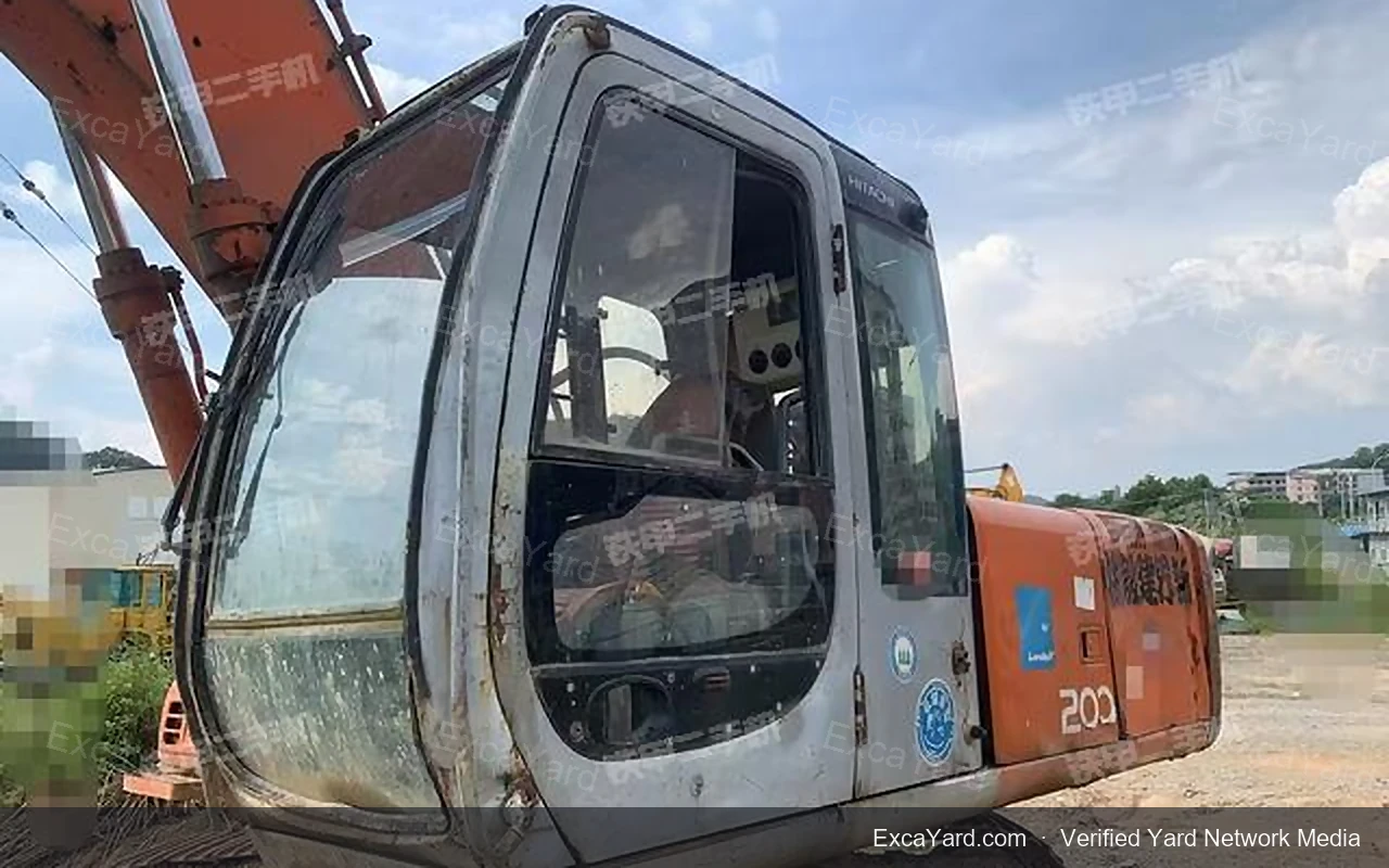 2005 Hitachi ZX2005