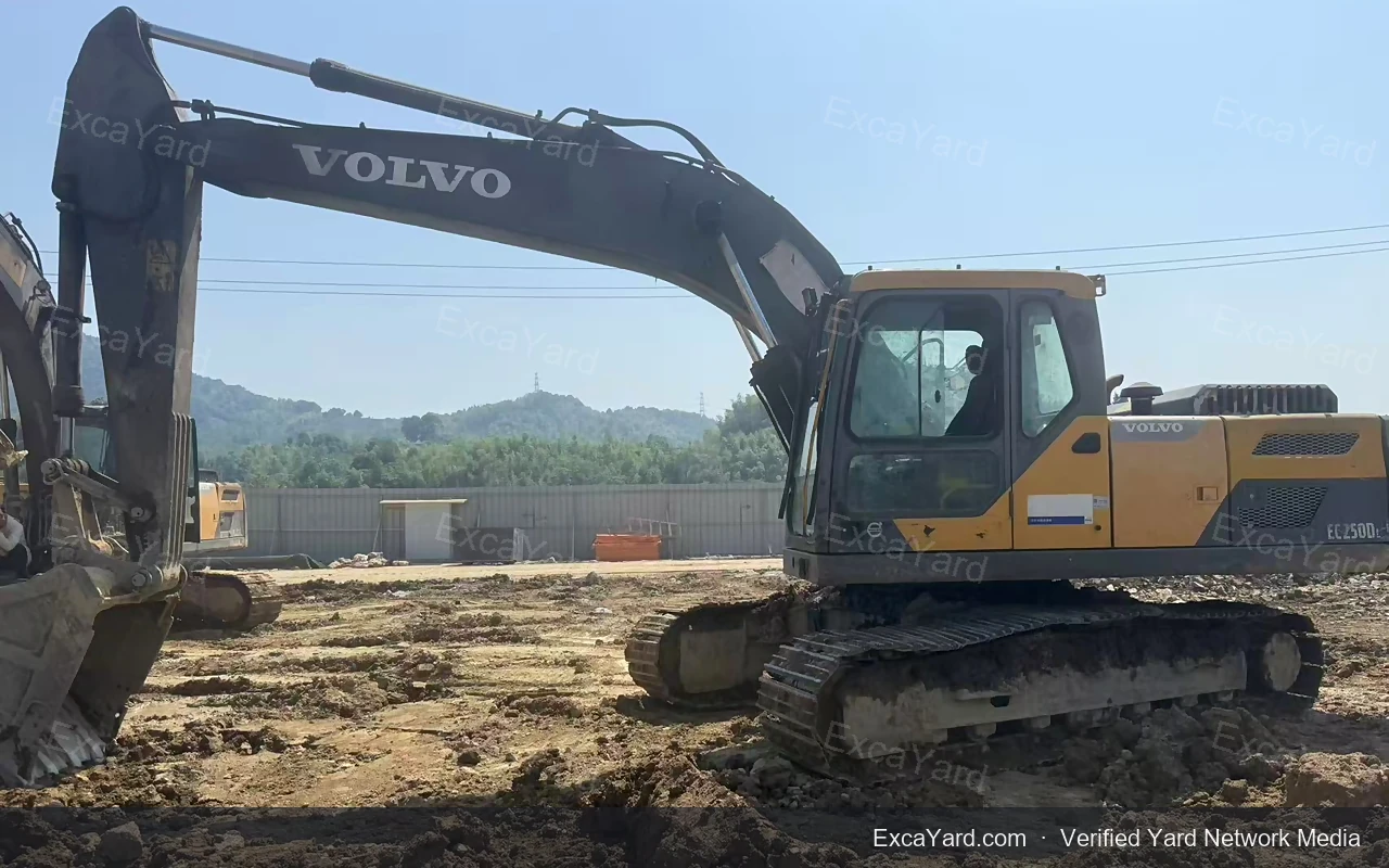 2017 Volvo EC200D1